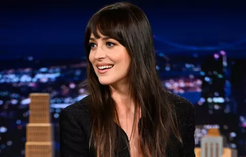 Dakota Johnson, apariție îndrăzneață la TV. Jimmy Fallon a rămas fără cuvinte. „Cred că am ales ținuta greșită”