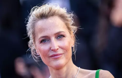 Gillian Anderson, dezvăluiri fără rețineri în cartea „Ce-și doresc femeile – Vreau”. Actrița povestește despre fantezii erotice
