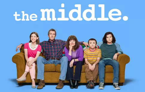 Ce seriale de top poți vedea în iulie la Warner TV. De la comedie la thrillere pline de mister