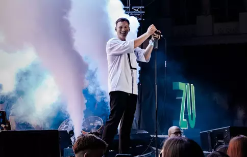 Concert cu noroc pentru The Motans, la Arenele Romane. Denis Roabeș și invitații săi au oferit un show spectaculos
