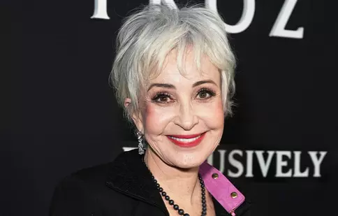 Josh Charles și Annie Potts joacă în „Best Medicine”, remake-ul american al serialului britanic „Doc Martin”. Ce știm despre proiect până acum