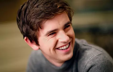 Freddie Highmore, un nou rol cu potențial după succesul din „Doctorul cel bun”. Cu cine face echipă în serialul „Edgar & Augustine”