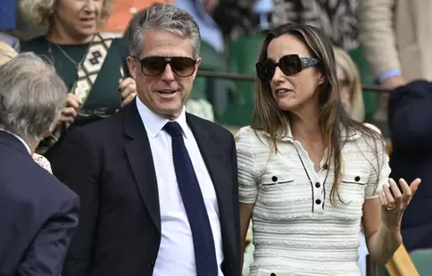 Hugh Grant a adormit la Wimbledon 2025 chiar în spatele Reginei Camilla. Momentul a devenit viral. „Mi se pare lipsit de respect”