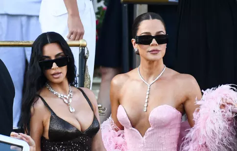 Khloé Kardashian rupe tăcerea despre transformarea ei fizică. Toate intervențiile estetice și tratamentele pe care le-a făcut