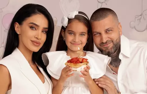 GALERIE FOTO. Fiica Adelinei Pestrițu a împlinit 7 ani! „Mami si tati te iubesc enorm!” Zenaida, apariție adorabilă alături de părinții ei