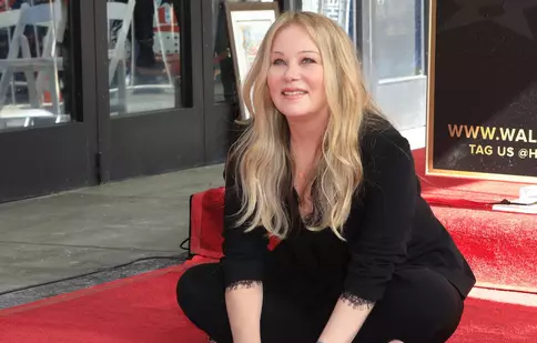 Christina Applegate, internată de urgență: „Atât de multă durere” – Problemele de sănătate care au determinat-o să meargă direct la spital
