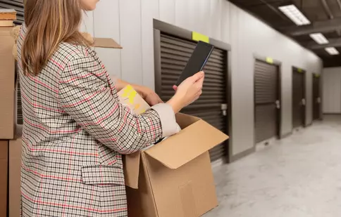 Boxe de depozitare în București: soluția smart când casa devine prea mică