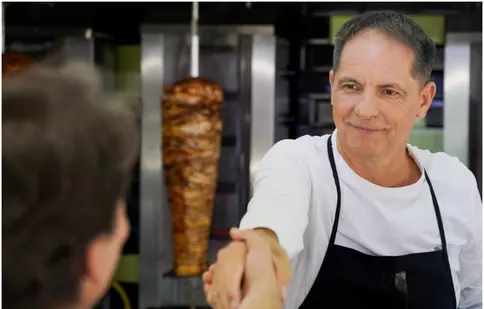 Dan Negru, mecanic, medic și vânzător de fast-food în promo-urile noului sezon „Jocul cuvintelor” – ce surprize aduce emisiunea