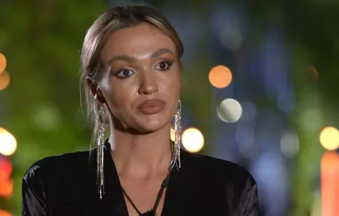 Insula Iubirii 2025 – Ella, dezamăgită de imaginile pe care le-a văzut cu iubitul ei. „Nu aveam nevoie să știe o țară întreagă situația mea”