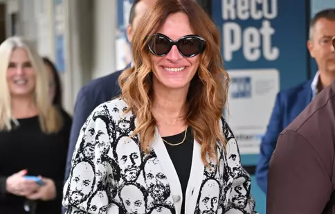 Julia Roberts, look neașteptat la sosirea în Veneția. Ținuta neobișnuită a actriței a stârnit curiozitatea fanilor