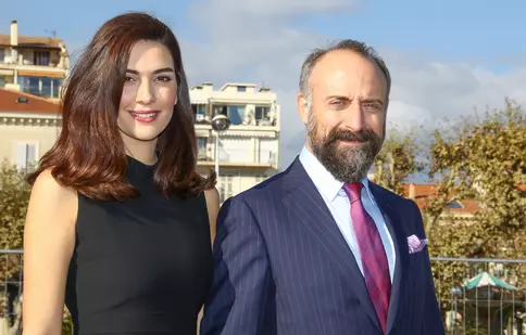 Bergüzar Korel a împlinit 43 de ani. Cum s-a distrat alături de Halit Ergenç și cei trei copii