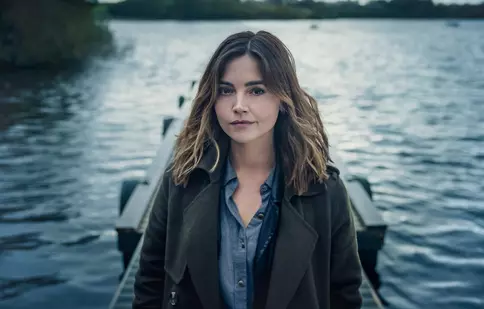 BBC First aduce „The Jetty”, un serial plin de suspans, cu Jenna Coleman în rol principal. Dată de lansare