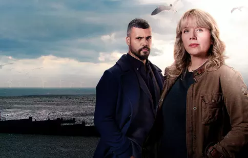 Pearl Nolan revine în forță: Sezonul 3 din „Pearl, detectiv la Whitstable” începe în august la DIVA. Dată de lansare, trailer