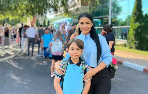 Andreea Mantea, imagini adorabile cu fiul său în prima zi de școală. David a crescut și aproape și-a ajuns în înălțime mama