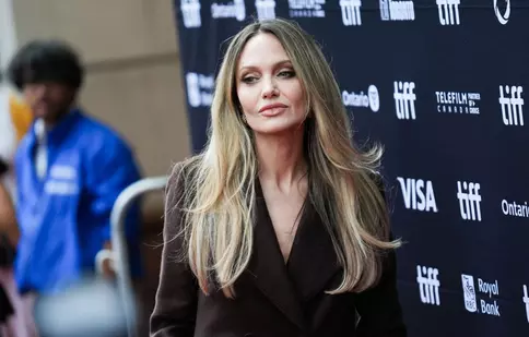 Angelina Jolie, confesiune emoționantă la premiera „Couture”: cum a marcat-o pierderea mamei răpusă de cancer