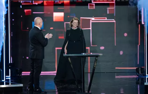 Carmen Tănase, pe scaunul fierbinte în „La bine și la Roast”. „Mă simt onorată că v-ați dat silința să mă desființați”