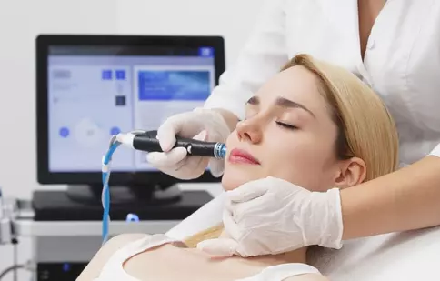 7 practici esențiale pentru tratamente faciale în clinică sau în salon