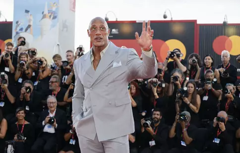 Dwayne Johnson și-a șocat fanii la Festivalul de Film de la Veneția. Actorul a slăbit peste 20 de kilograme pentru noul său rol