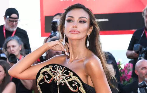 GALERIE FOTO. Mădălina Ghenea strălucește la Festivalul de Film de la Veneția. Actrița, lăudată pentru ținuta aleasă