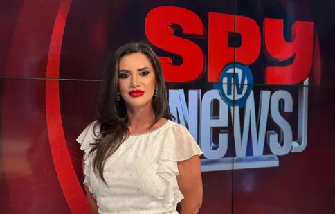 Mara Bănică prezintă Spynews TV Live: povești mondene în direct pe Antena Stars