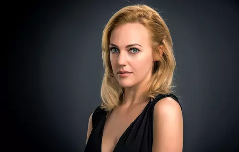 Reginele serialelor turcești: Meryem Uzerli, Ezgi Mola și Begüm Kütük – actrițe care fascinează pe ecran și în viața reală, la DIZI