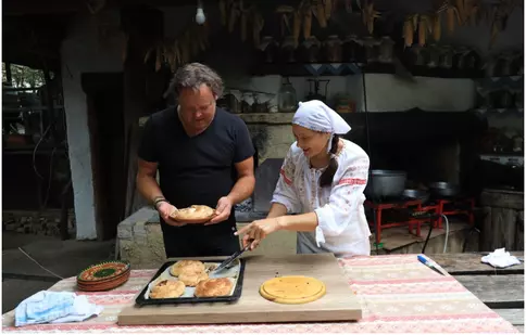 Moldova, vedeta internațională pe Netflix: episoade dedicate în documentarul „Flavours of Romania and The Republic of Moldova”