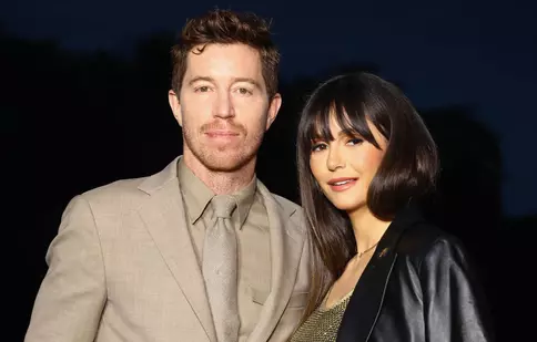 Cum se distrează Nina Dobrev după despărțirea de Shaun White. Actrița s-a fotografiat într-un costum de baie minuscul
