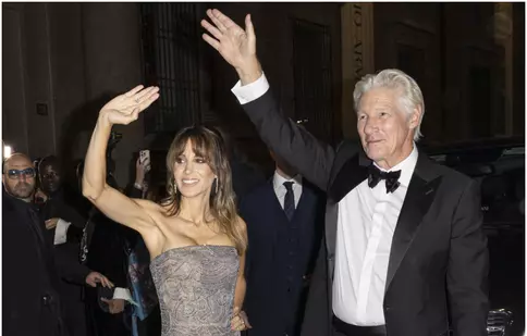 GALERIE FOTO. Richard Gere și Alejandra Silva, apariție spectaculoasă la Săptămâna Modei de la Milano