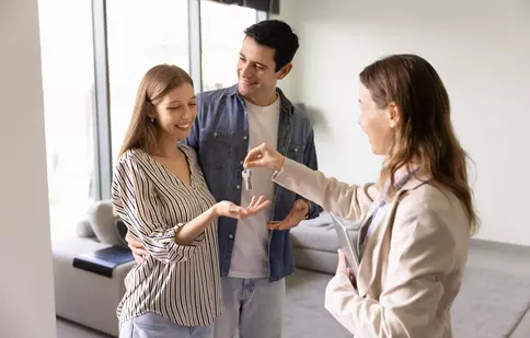 4 din 10 chiriași vor să-i plătească proprietarului mai puțin de 300 euro la final de lună. Ce locuințe caută și care sunt prețurile reale din piață?