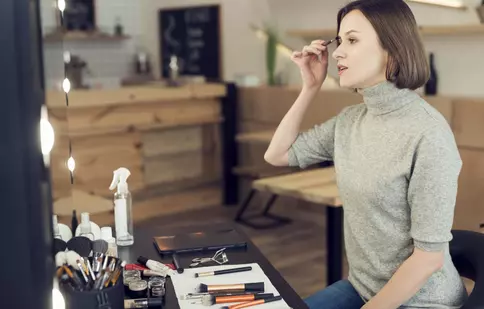 Cum să transformi un machiaj banal într-unul spectaculos prin mici detalii