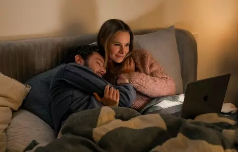 Noutățile Netflix în octombrie 2025: „Nimeni nu vrea asta” revine cu al doilea sezon. Ce filme de top apar