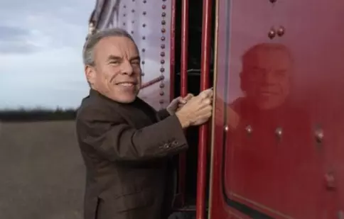 Warwick Davis se întoarce la Hogwarts în noul „Harry Potter”. Ce știm despre serialul HBO