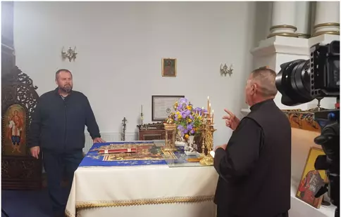 „Exclusiv în România”, sezonul 25: Legenda Bisericii Scroafei și orașul lutierilor – Călătorii fascinante cu Cristian Tabără la TVR 1
