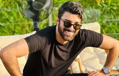 Engin Akyürek revine la TV și pe Netflix! Ce rol joacă alături de Asli Enver în „Old Money”, pe Netflix