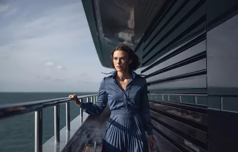 Keira Knightley se întoarce la Netflix, în thrillerul „Femeia din cabina 10”. Poveste, trailer