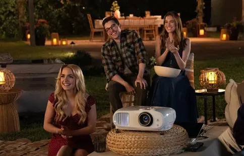 „Dintotdeauna tu”, drama emoționantă inspirată de romanul lui Colleen Hoover, ajunge în cinematografe. Dată de lansare, trailer