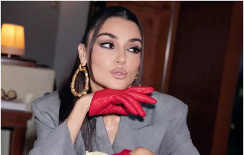 Hande Erçel face istorie: prima vedetă turcă pe coperta Grazia Italia, apariție la Paris Fashion Week și despărțirea de Hakan Sabancı