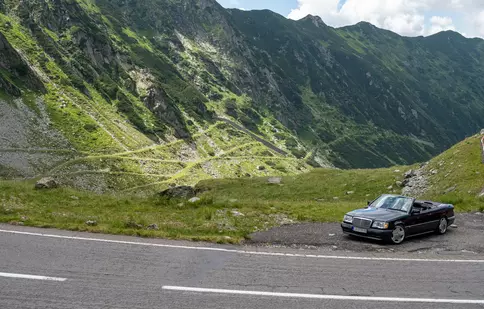 3 drumuri de weekend care merită trăite la volanul mașinii potrivite