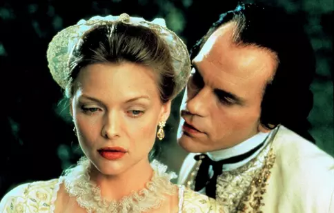 John Malkovich dezvăluie cum chimia cu Michelle Pfeiffer din „Legături periculoase” a afectat căsniciile actorilor
