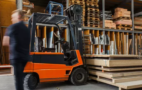 București, Iași, Cluj, Brașov, Ilfov și Prahova sunt județele cu cele mai multe job-uri pentru candidații fără studii superioare și pentru muncitorii calificați și necalificați