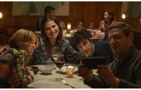 „The Chair Company” pe HBO Max: Serialul creat de Tim Robinson promite umor și conspirații începând cu 13 octombrie