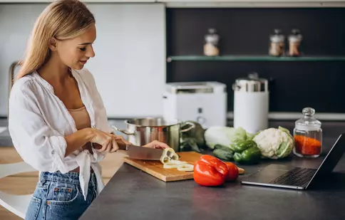 Organizarea eficientă a bucătăriei: soluții utile pentru femei moderne