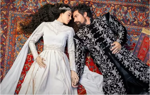 Au apărut posterul și trailer-ul serialului turcesc „Binbir Gece Masalları” cu Cansu Dere și İbrahim Çelikkol