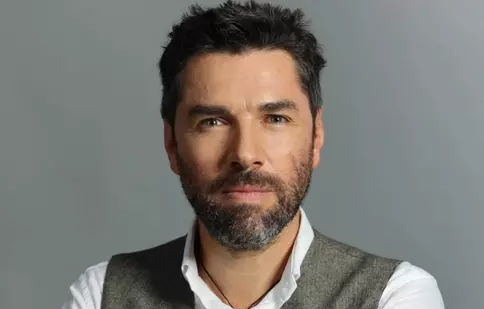 Alex Dima, fotografie de colecție: „Mvai…am fost la tv cu ăsta mic”. Cum arăta jurnalistul acum 20 de ani