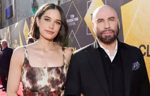 Fiica lui John Travolta, pictorial provocator pentru o revistă. Cum s-a fotografiat Ella Bleu