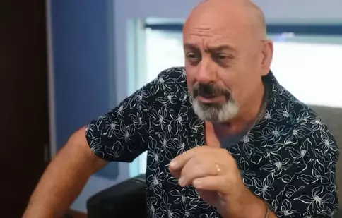 Emil Mitrache, „Americanu” din „La Bloc”, salvat de la moarte de soția sa: „Mi-a cam vâjâit glonțul pe la ureche”