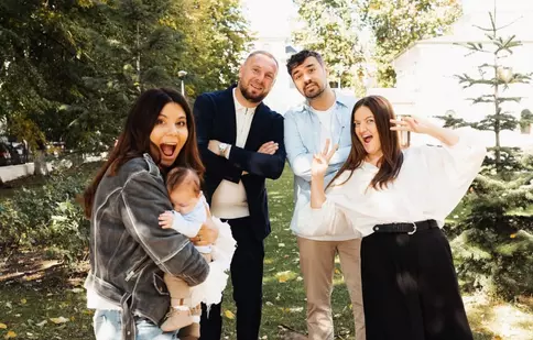 Primele imagini de la botezul lui Ovi Robi, fiul Iuliei Ionescu. Cine sunt nașii micuțului