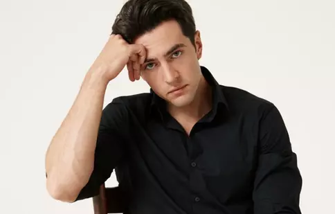 Cine este Liviu Bora, noua figură masculină din „Iubire cu parfum de lavandă”. Actorul este stabilit în Franța de mai mulți ani