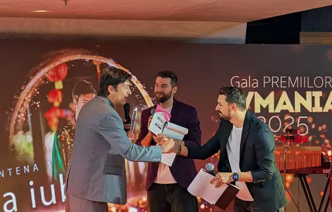 Radu Vâlcan, trofeu la Gala Premiilor TV Mania pentru emisiunea Insula Iubirii. Ce declarație i-a făcut Adelei Popescu, direct de pe scenă