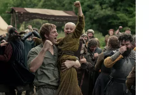 Două seriale din universul „Game of Thrones” vor avea sezoane noi. Când sunt programate noile episoade din „Cavalerul celor Șapte Regate” și „Casa dragonului”